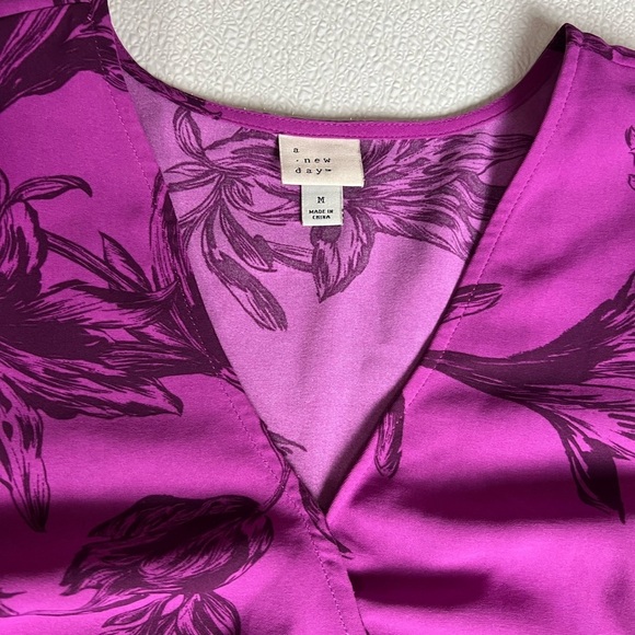 A New Day Purple Floral V Neck Puff Sleeve Wrap Top Size M - Picture 8 of 10